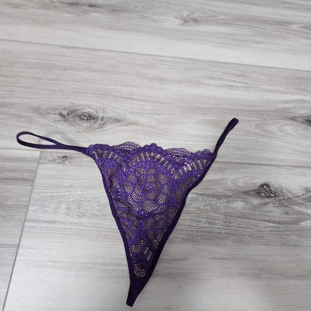Fredericks Of Hollywood Elegant Purple Lace Thong Sz L